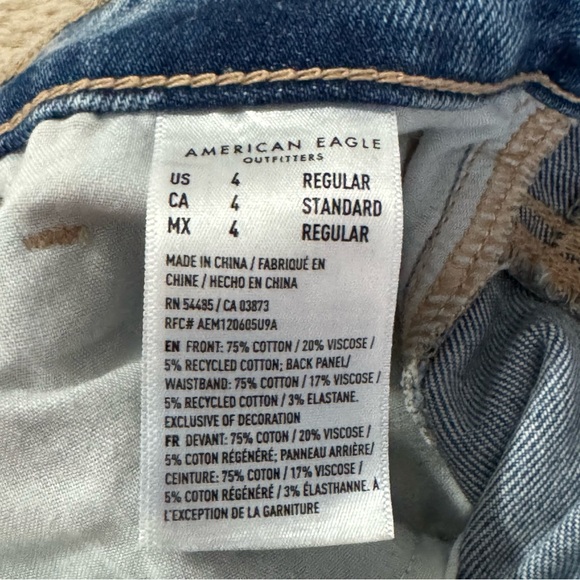 American Eagle Strigid mom jeans. Size 4R - Picture 5 of 9
